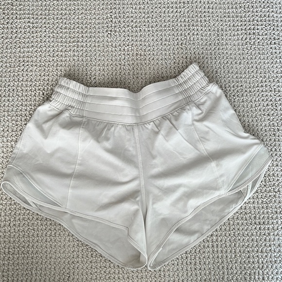 Lululemon hotty hot shorts high rise in bone - Picture 3 of 7